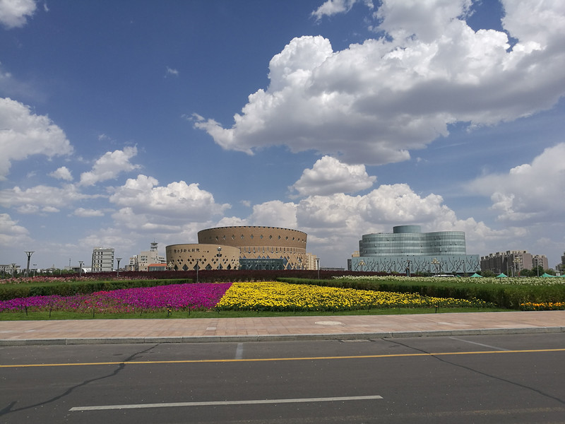 鄂尔多斯深巷探秘，沙漠绿洲中的特色小店之旅